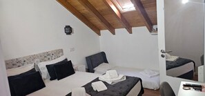 Unclassified image, 2 of 32, button - Room 'Double with Extra Bed 9' with Wi-Fi, air conditioning and parking. (Cercal)