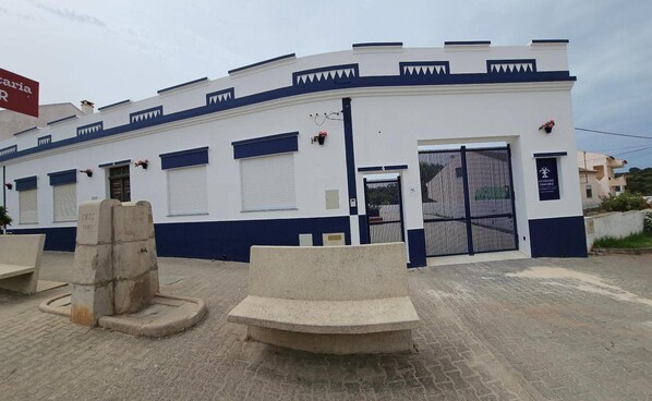 Unclassified image, 1 of 32, button - Room 'Double with Extra Bed 9' with Wi-Fi, air conditioning and parking. (Cercal)