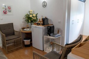 Unclassified image, 3 of 28, button - Room 'Double with Garden View 6' with Wi-Fi, air conditioning and parking (Cercal)
