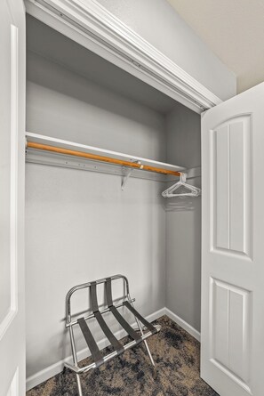 Interior - 3x 2BR Condos: 1 mile to Christmas Lights (Leavenworth)