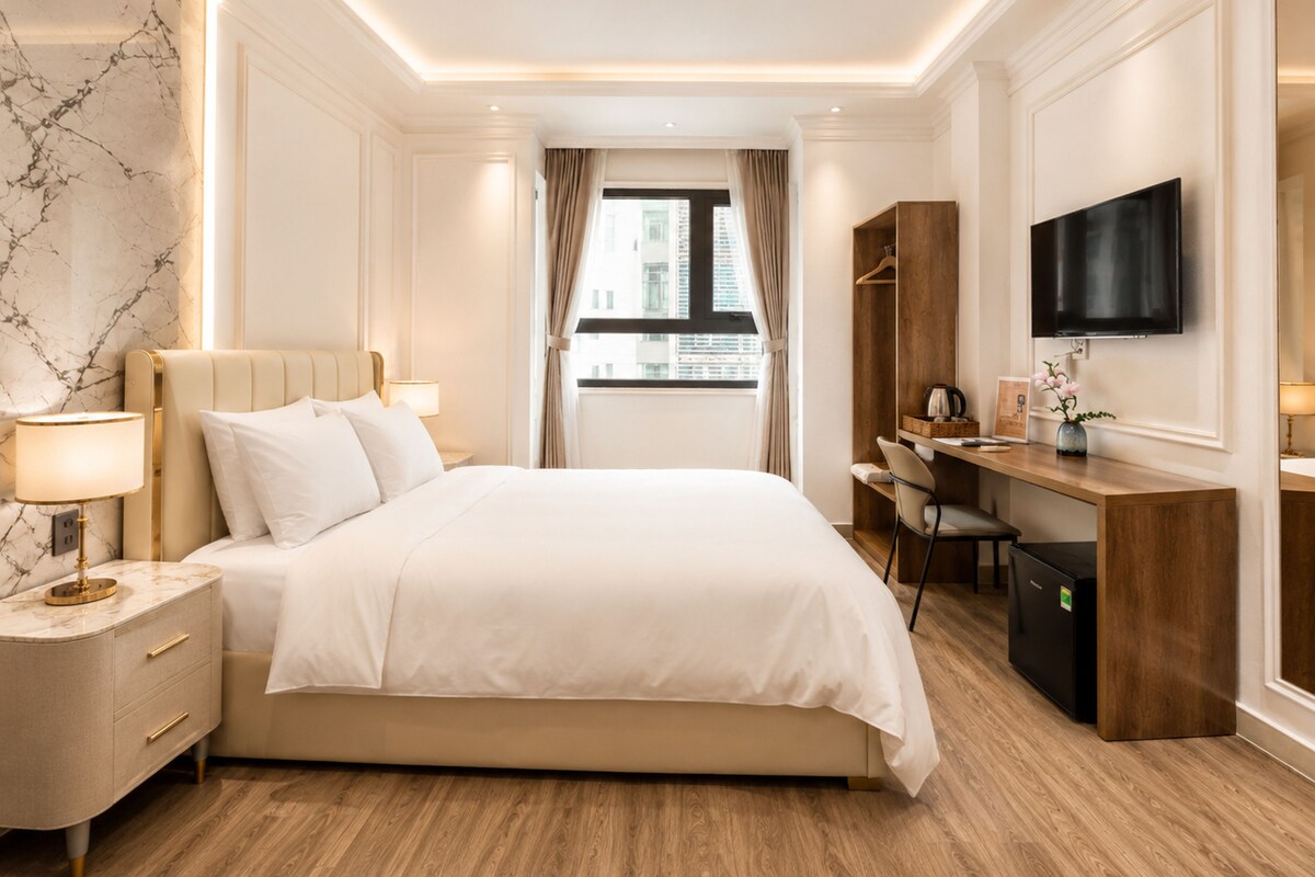 Habitación Deluxe doble, vistas a la ciudad | Escritorio y wifi gratis