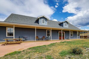 A two-story building with a covered porch and a patio area. - Mtn-View Ranch Near Black Canyon Nat'l Park (Crawford)