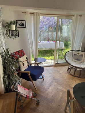Living area - Family home with a yard • Bordeaux & the Bordeaux Basin (Pessac)
