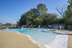 Community Pool - Resort Perks! Lakefront Unit | Extended Stays (Hot Springs)