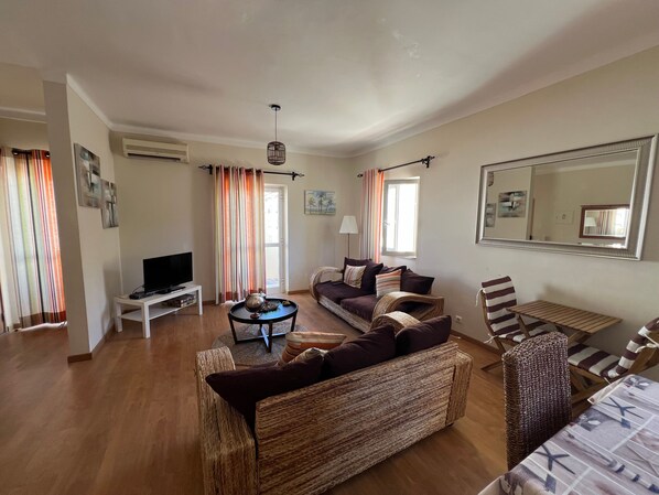 Unclassified image, 1 of 10, button - Holiday Home 'Apartamento Praia' with Sea View, Wi-Fi and Air Conditioning (Armação de Pêra)