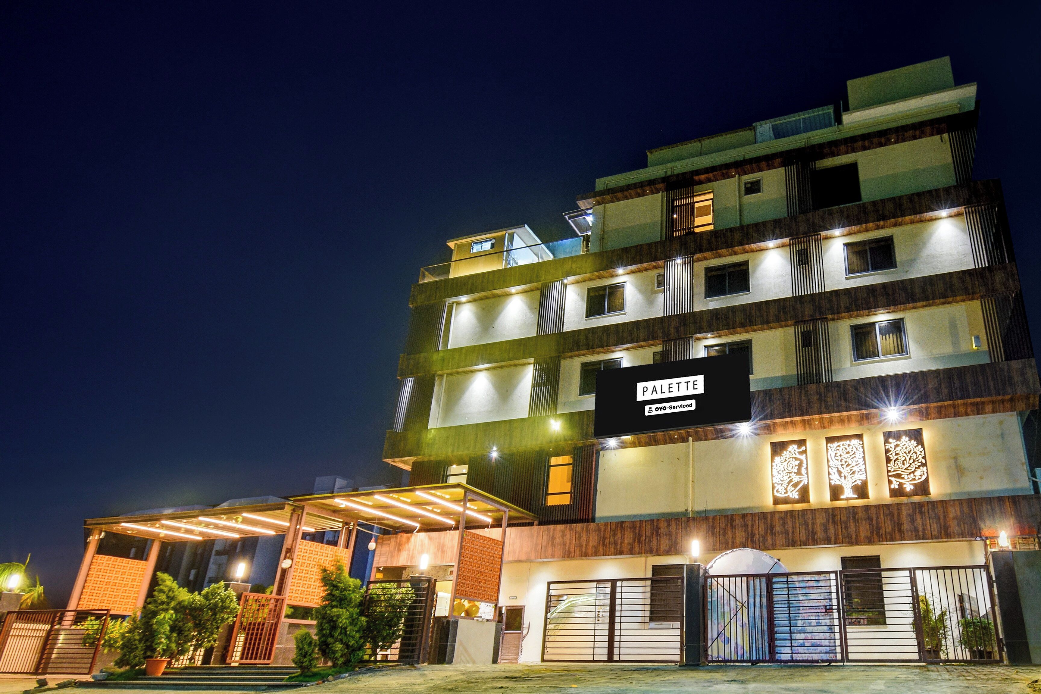 A multi-story hotel with a sign reading 'PALETTE OVO-Serviced'.