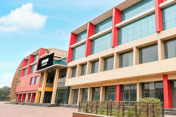 A modern building with a sign that reads 'PALETTE.'