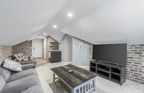 The Four Doors Upstairs-WIFI-TV-Kitchenette