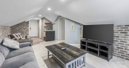 The Four Doors Upstairs-WIFI-TV-Kitchenette
