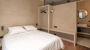 A bedroom with a bed, a wardrobe with a mirror, and a built-in shelf. - Le Sablon Retreat Private En Suite Room (Brussels)