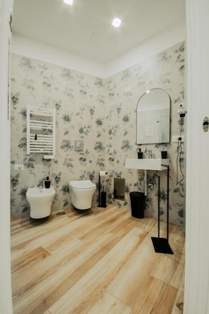 Bathroom - Lara's Home (Naples)
