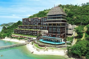 A multi-story hotel with a pool, located near a beach and surrounded by greenery. - Katamaran Hotel and Resort Komodo (Labuan Bajo)
