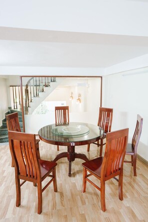 Ảnh chưa phân loại, 2 trong số 12 ảnh, nút