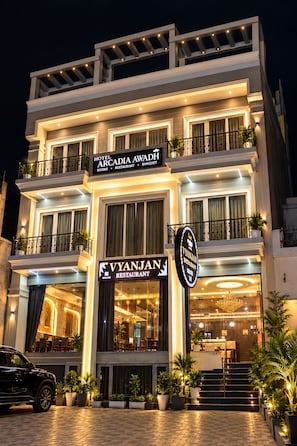 Ảnh chưa phân loại, 4 trong số 13 ảnh, nút