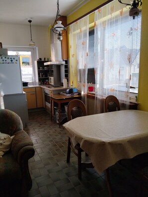 Unclassified image, 3 of 10, button - Apartment 'Schönes 5 Pers' with Private Terrace and Wi-Fi (Schieder-Schwalenberg)