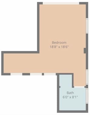 Ein Schlafzimmer mit den Maßen 5,7 x 5,6 Meter und ein Badezimmer mit den Maßen 1,8 x 2,4 Meter.