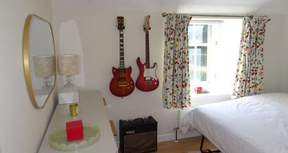 Birnam Nook - 2 Bed cosy cottage 10 minute walk from Dunkeld. Pet Friendly.