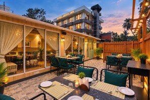 Tempat makan outdoor