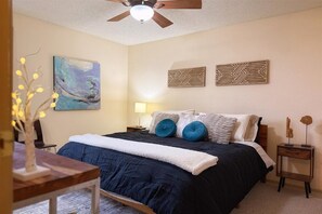 Room - Furnished 2 Bed/Bath Santa Fe Retreat - Mountain Views - Gated - 30-day minimum. (Santa Fe)