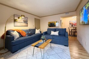 Living area - Furnished 2 Bed/Bath Santa Fe Retreat - Mountain Views - Gated - 30-day minimum. (Santa Fe)