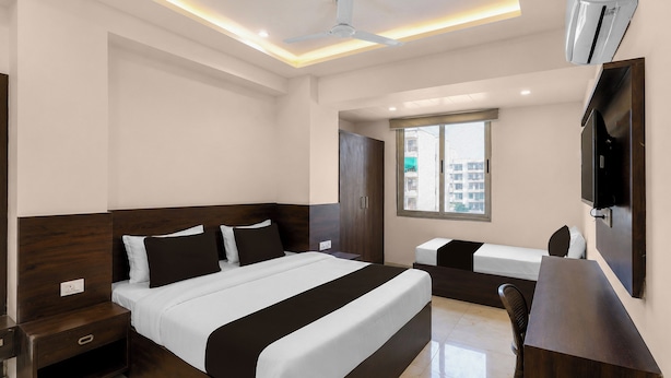 Unclassified image, 1 of 96, button - Townhouse NRI Road Jaipur (Jaipur)