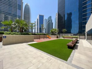 Terrace/patio - Premium 1BR with Canal and City Views, Near Marine Transport (Dubai)