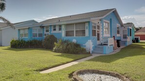 Unclassified image, 5 of 23, button - Steps to Atlantic Ocean & Dining! Couples Retreat (New Smyrna Beach)