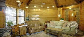 2 Mi to Historic Dtwn! Family Getaway w/ Game Room