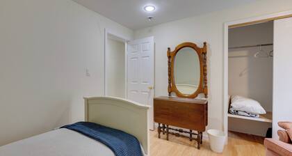 1 Mi to the Water! Mastic Beach Apt