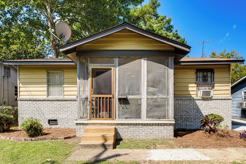 Near Dtwn Jackson: Home w/ Screened Porch