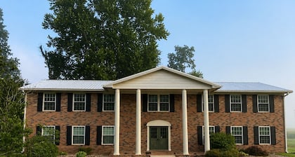 The Montgomery-Spacious 1BR with 2 Queen Beds