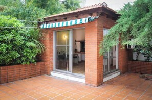 Exterior detail - Apartment 304 - Oceanfront building, with a garage. (Montevideo)