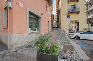 Property grounds - 'Nel Borghetto' Apartment with Shared Terrace, Balcony, and Wi-Fi (Ivrea)