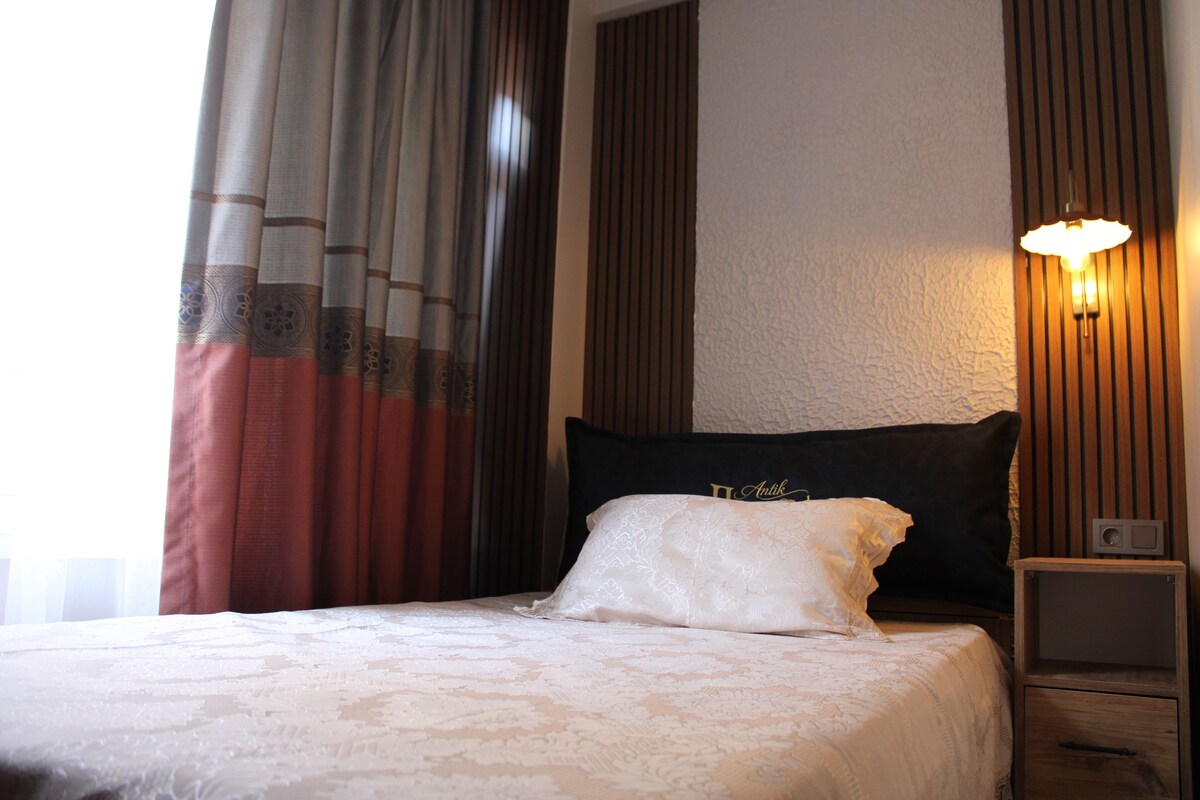 Deluxe Double Room Single Use, City View