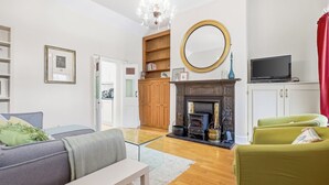 Unclassified image, 4 of 16, button - Vrbo Property (Dublin)