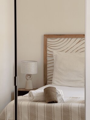 Unclassified image, 4 of 9, button - Appartement vue mer à 2 pas du port (Saint-Tropez)
