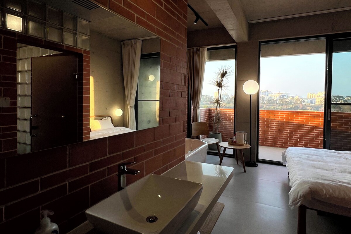 Blackout drapes, WiFi (free)