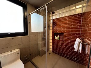 Bamboo Haven | Bathroom | Slippers - Yu Stay (Shantou)