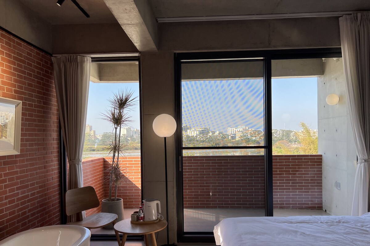 Blackout drapes, WiFi (free)