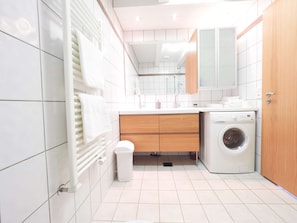 Unclassified image, 5 of 9, button - 3-Person Deluxe Room (Akranes)