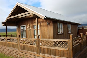 Unclassified image, 2 of 13, button - Family Friendly Cottage (Akranes)