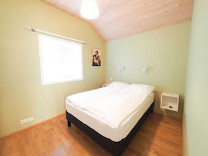 Unclassified image, 4 of 13, button - Family Friendly Cottage (Akranes)