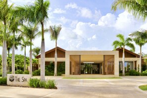 A modern building with a sign reading 'The Spa'. - Catalina 6: Luxury retreat w/ pool, cinema, gym, golf carts & staff (Casa de Campo)