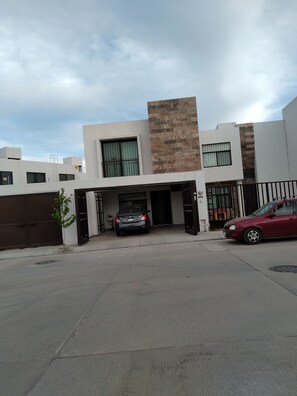 Exterior - Encantadora casa-habitacion (San Luis Potosí)