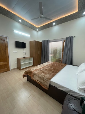 Deluxe Room, Hill View | Desk, WiFi (free) - Tevana Homestay (Ramgarh)