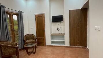 Deluxe Room, Hill View | Interior