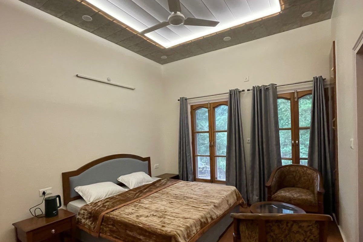 Deluxe Room, Hill View | Desk, WiFi (free)