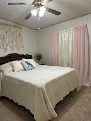 Room - Perfect home close to Billy Creek Trails in Muse. (Muse)