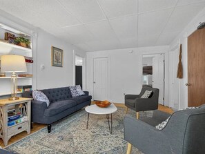Living area - Modern 3BR/2BA | 3 Min to Okemo Mountain (Ludlow)