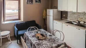 Unclassified image, 4 of 12, button - La Bersagliera - Room 5 (Palena)